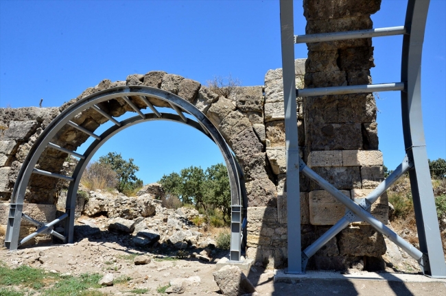Çanakkale'de 2 bin yıllık hamam çelik konstrüksiyonlarla desteklendi